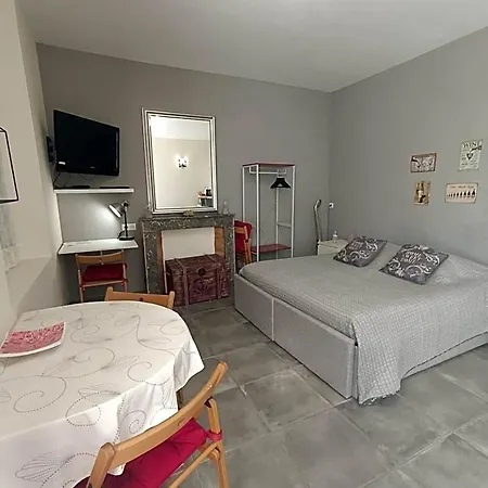D'hotes Les Denias Bed & Breakfast 3*
